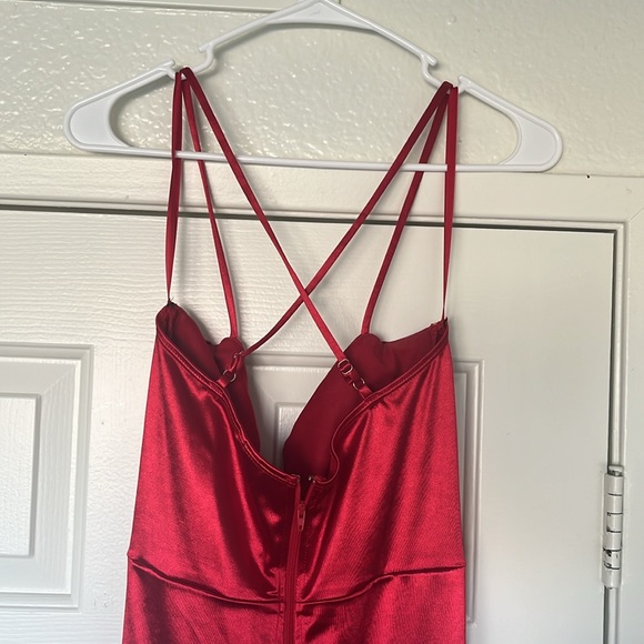 Red Windsor formal dress, size 5/6 - Picture 2 of 2